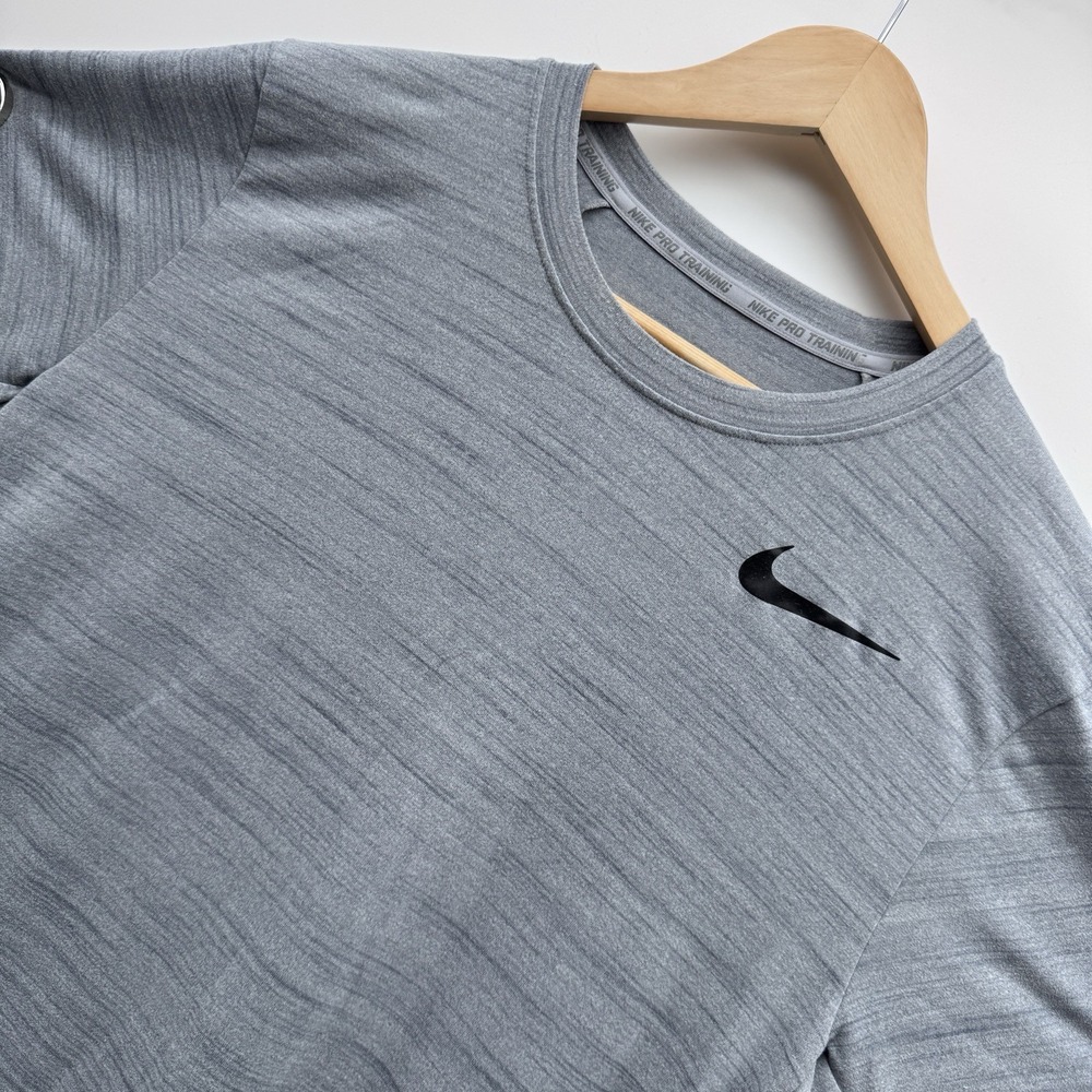 Nike Pro Training Dri-FIT Mens L Gray Space Dye Short Sleeve Gym Shirt